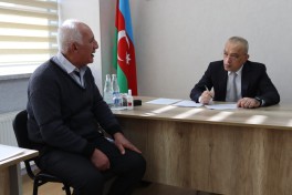 Zaur Mikayılov Qəbələdə vətəndaşları qəbul edib