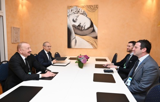 Prezident İlham Əliyev Münxendə “The Goldman Sachs Group Inc.” şirkətinin qlobal məsələlər üzrə prezidenti ilə görüşüb