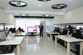 Teleradio Akademiyasında “Ekran-efirdə ədəbi tələffüz və publisistik üslub” mövzusunda təlim təşkil olunub