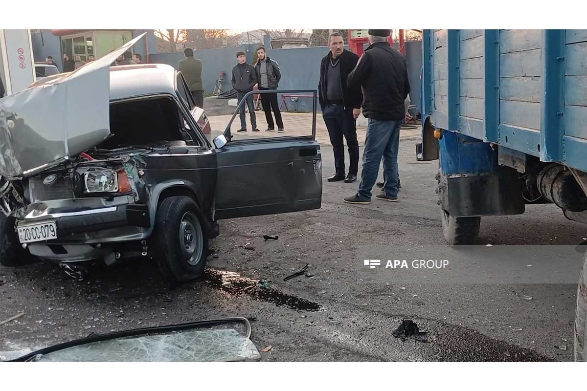 Göygöldə yük və minik maşınları toqquşub, xəsarət alan var - YENİLƏNİB  - FOTO 