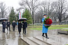 Prezident Belqradda Heydər Əliyevin və  Milorad Paviçin abidələrini ziyarət edib