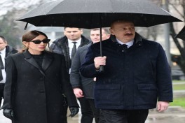 Prezident Belqradda Heydər Əliyevin və  Milorad Paviçin abidələrini ziyarət edib