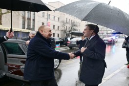 Prezident Belqradda Heydər Əliyevin və  Milorad Paviçin abidələrini ziyarət edib