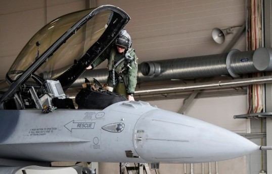 KİV: Amerikalı və hollandiyalı veteranlar F-16-larla Ukrayna səmasını müdafiə etməyə başlayıb