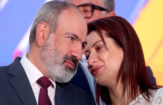 Ermənistanın Baş naziri Nikol Paşinyan, Anna Akopyan