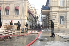 Bakının mərkəzində binada yanğın söndürülüb, sakinlər təxliyə edilib, xəsarət alan var - FOTO  - VİDEO  - YENİLƏNİB-6 