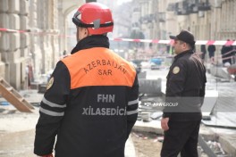 Bakının mərkəzində binada yanğın söndürülüb, sakinlər təxliyə edilib, xəsarət alan var - FOTO  - VİDEO  - YENİLƏNİB-6 