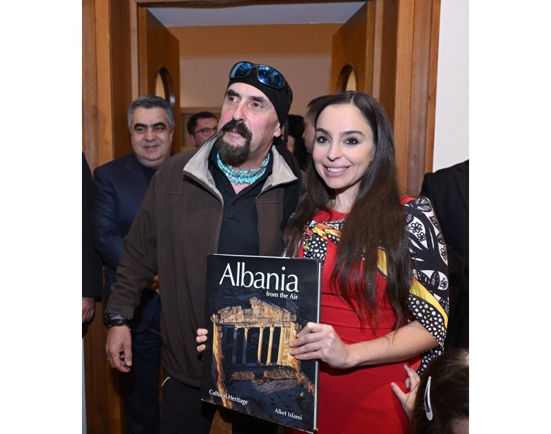 Leyla Əliyeva və Arzu Əliyeva Tiranada beynəlxalq incəsənət sərgisinin açılışında iştirak ediblər - FOTO 