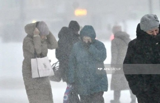 Güclü qar Moskvada fəsadlara yol açıb, nəqliyyatın hərəkəti iflic olub
