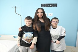 Leyla Əliyeva Tiranada uşaq evini və Universitet Xəstəxana Mərkəzini ziyarət edib