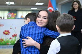 Leyla Əliyeva Tiranada uşaq evini və Universitet Xəstəxana Mərkəzini ziyarət edib