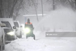 Güclü qar Moskvada fəsadlara yol açıb, nəqliyyatın hərəkəti iflic olub