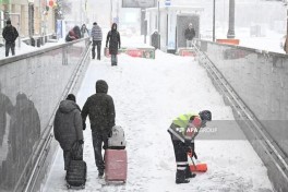Güclü qar Moskvada fəsadlara yol açıb, nəqliyyatın hərəkəti iflic olub