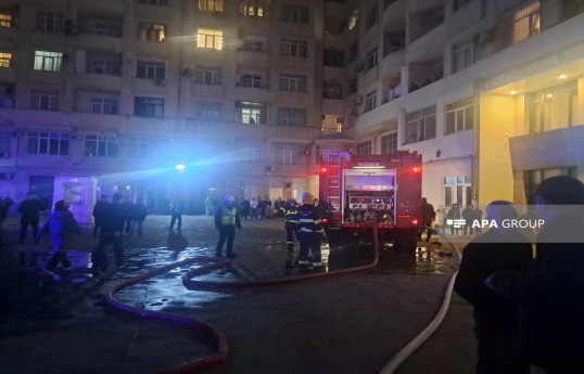 Nərimanov rayonunda yaşayış binasında yanğın baş verib, sakinlər təxliyə edilib - FOTO 