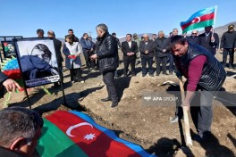 Xocalı soyqırımında itkin düşən qadının qalıqları dəfn edilib - FOTO 