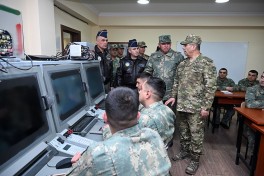 Müdafiə Nazirliyinin rəhbər heyəti hava hücumundan müdafiə bölmələrinin fəaliyyətini yoxlayıb