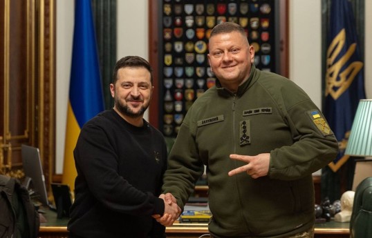 Ukrayna Prezidenti Volodimir Zelenski, Ukraynanın Böyük Britaniyadakı səfiri, Ukrayna ordusunun sabiq baş komandanı Valeriy Zalujnı