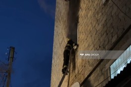 Şəkidə yaşayış binasında yanğın baş verib, sakinlər təxliyə edilib - FOTO 