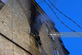 Şəkidə yaşayış binasında yanğın baş verib, sakinlər təxliyə edilib - FOTO 