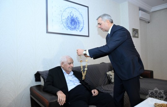 Samir Nuriyev Nəriman Həsənzadəyə “Heydər Əliyev” ordenini təqdim edib