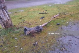 Oğuzda maşın işıq dirəyinə çırpılıb, xəsarət alanlar var - FOTO 