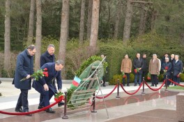 Türkiyə və Gürcüstan parlamentlərinin üzvləri Fəxri xiyabanı və Zəfər parkını ziyarət ediblər