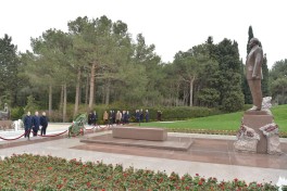 Türkiyə və Gürcüstan parlamentlərinin üzvləri Fəxri xiyabanı və Zəfər parkını ziyarət ediblər