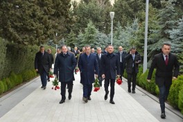 Türkiyə və Gürcüstan parlamentlərinin üzvləri Fəxri xiyabanı və Zəfər parkını ziyarət ediblər
