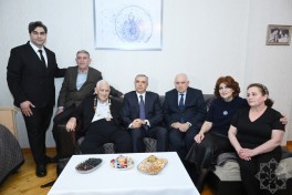 Samir Nuriyev Nəriman Həsənzadəyə “Heydər Əliyev” ordenini təqdim edib
