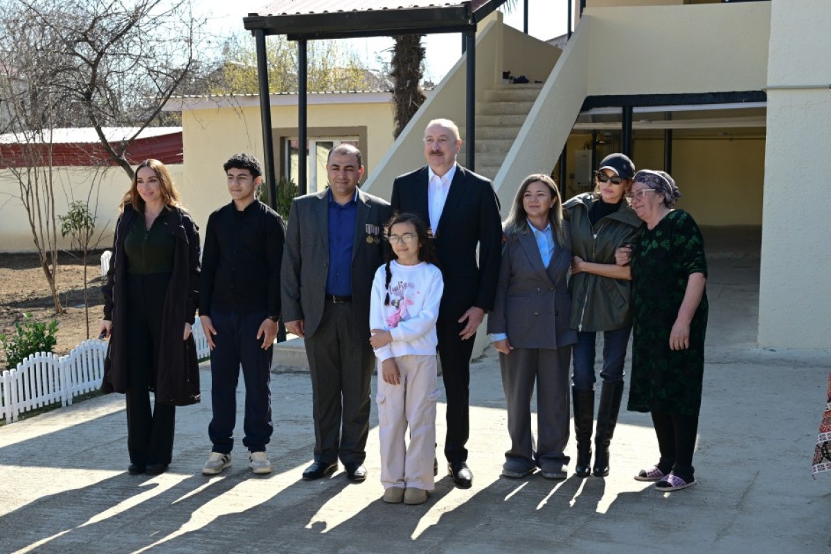 Prezident Xocavənd şəhərində görülmüş işlərlə tanış olub, sakinlərlə görüşüb - YENİLƏNİB 