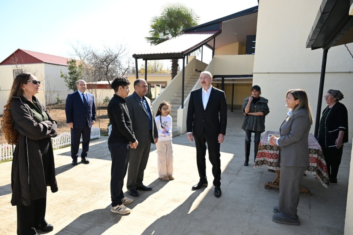 Prezident Xocavənd şəhərində görülmüş işlərlə tanış olub, sakinlərlə görüşüb - YENİLƏNİB 