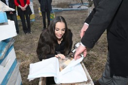 Leyla Əliyeva Qubada arıçı ailəsinin qonağı olub - FOTO 