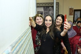 Leyla Əliyeva Şuşa məscidi üçün hazırlanan növbəti xalçaların kəsim mərasimində iştirak edib