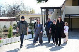 Prezident Xocavənd şəhərində görülmüş işlərlə tanış olub, sakinlərlə görüşüb - YENİLƏNİB 