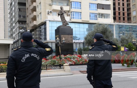 Xocalı soyqırımı qurbanlarının xatirəsi 1 dəqiqəlik sükutla yad edilib - FOTO 