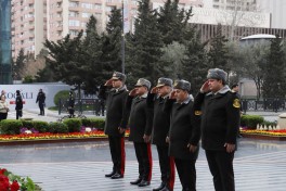 Səfərbərlik Xidmətinin rəhbərliyi Xocalı soyqırımı abidəsini ziyarət edib