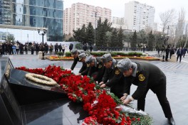 Səfərbərlik Xidmətinin rəhbərliyi Xocalı soyqırımı abidəsini ziyarət edib