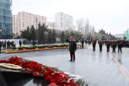 Səfərbərlik Xidmətinin rəhbərliyi Xocalı soyqırımı abidəsini ziyarət edib