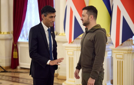 Böyük Britaniyanın sabiq Baş naziri Rişi Sunak və Ukrayna Prezidenti Volodimir Zelenski