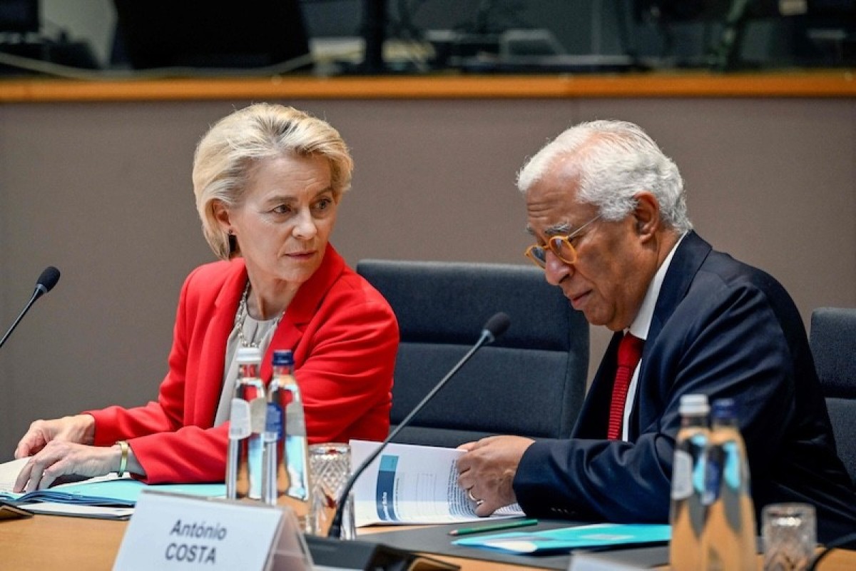 Avropa Komissiyasının prezidenti Ursula von der Leyen,  Aİ Şurası Prezidenti Antonio Koşta