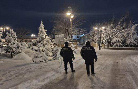 Polis əməkdaşları hava şəraiti ilə əlaqədar fasiləsiz xidmət aparır - FOTO  - VİDEO 