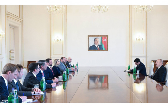 Prezident İlham Əliyev ABŞ nümayəndə heyətini qəbul edib