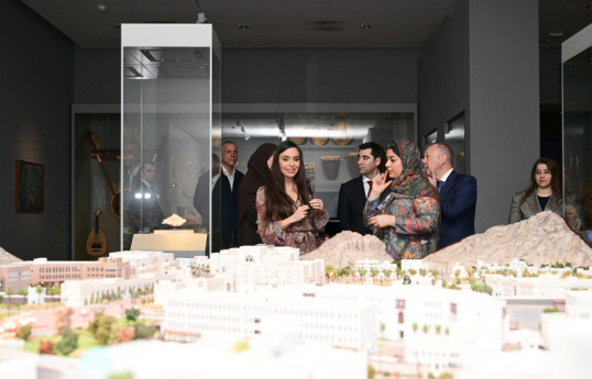 Leyla Əliyeva Maskatda Oman Milli Muzeyində və Mutrah bazarında olub