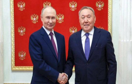 Rusiya Prezidenti Vladimir Putin, Qazaxıstanın ilk prezidenti Nursultan Nazarbayev