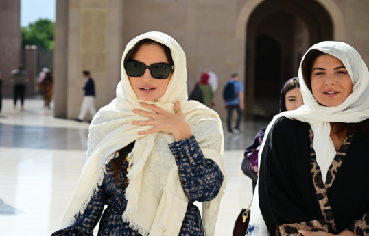 Leyla Əliyeva Maskatda Sultan Qabus Böyük Məscidini ziyarət edib