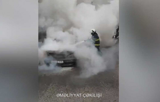 Bakıda avtomobil yanıb - VİDEO 