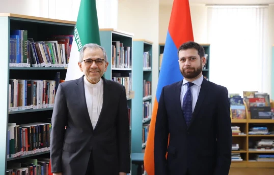 İran xarici işlər nazirinin müavini Məcid Taxt Rəvançi, Ermənistan xarici işlər nazirinin müavini Vahan Kostanyan