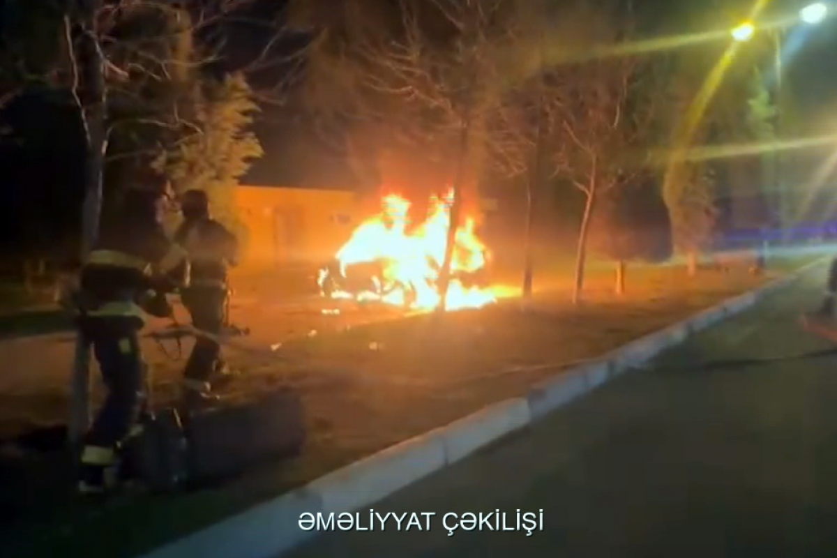 Sumqayıtda iki maşın toqquşub, yanğın baş verib - VİDEO 