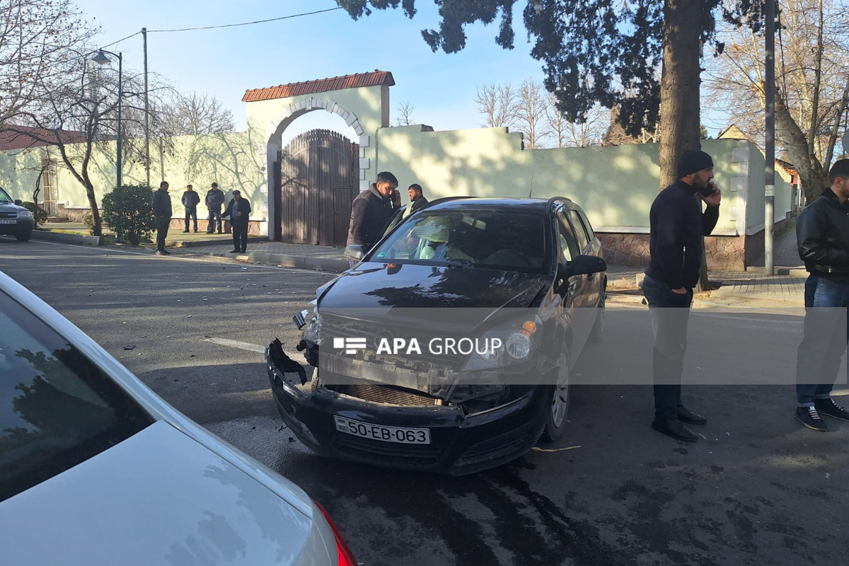 Şəmkirdə iki maşın toqquşub, piyada xəsarət alıb - FOTO 