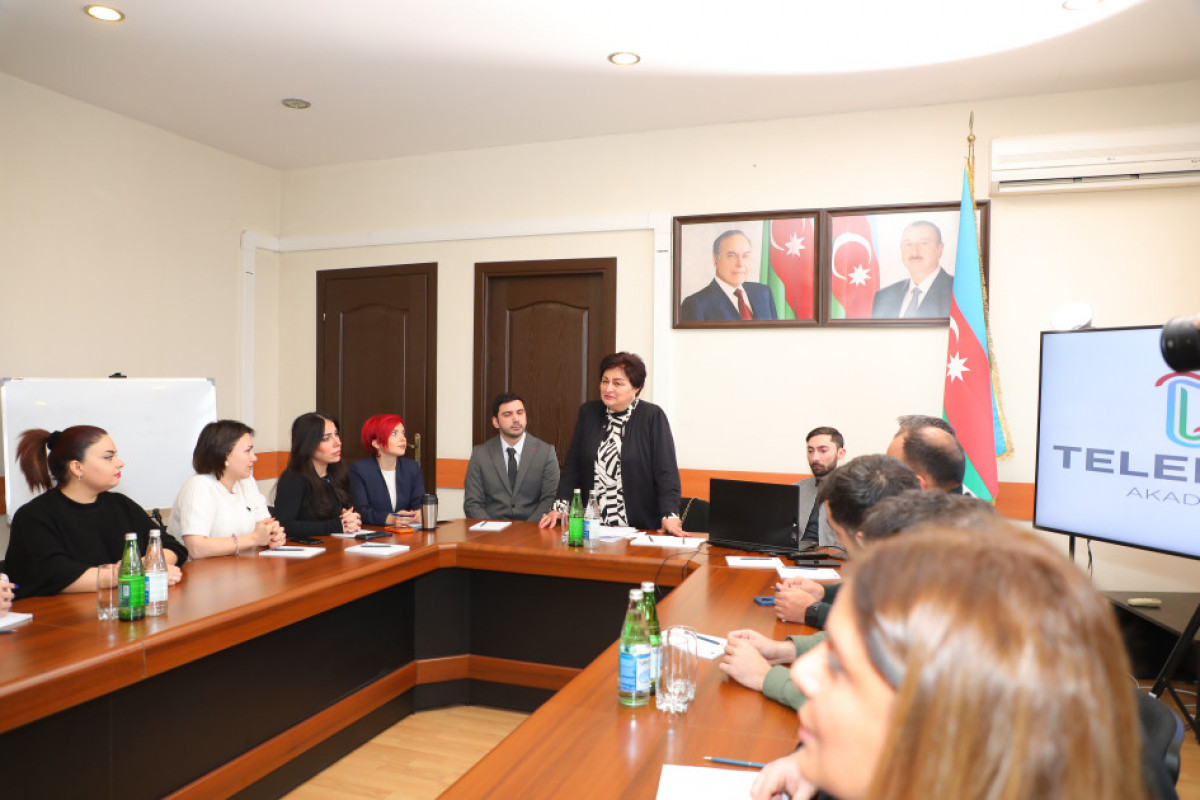 Teleradio Akademiyasında “Mediada Azərbaycan dili” mövzusunda təlimlərin növbəti mərhələsi olub